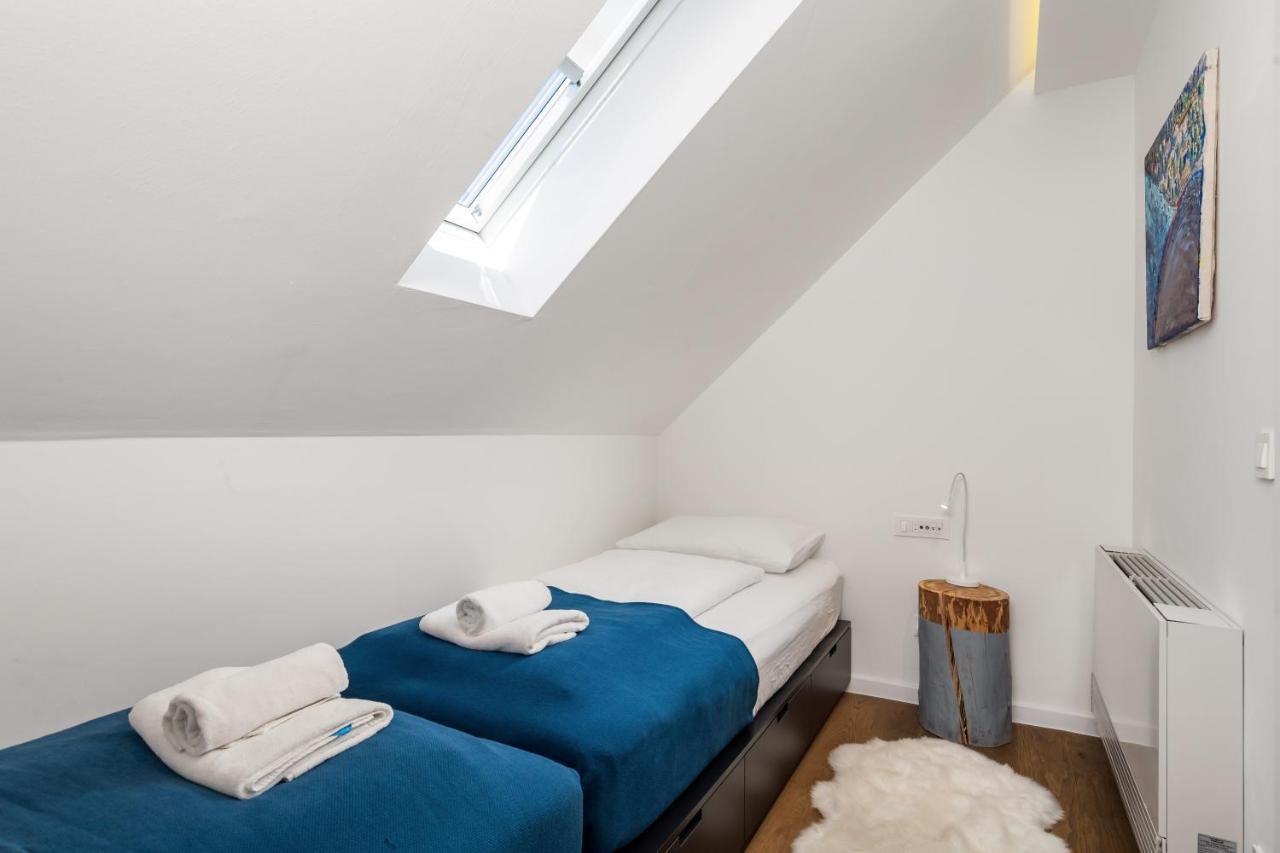 Modern Alpine Monsalbius Chalet Baske Ostarije Eksteriør billede