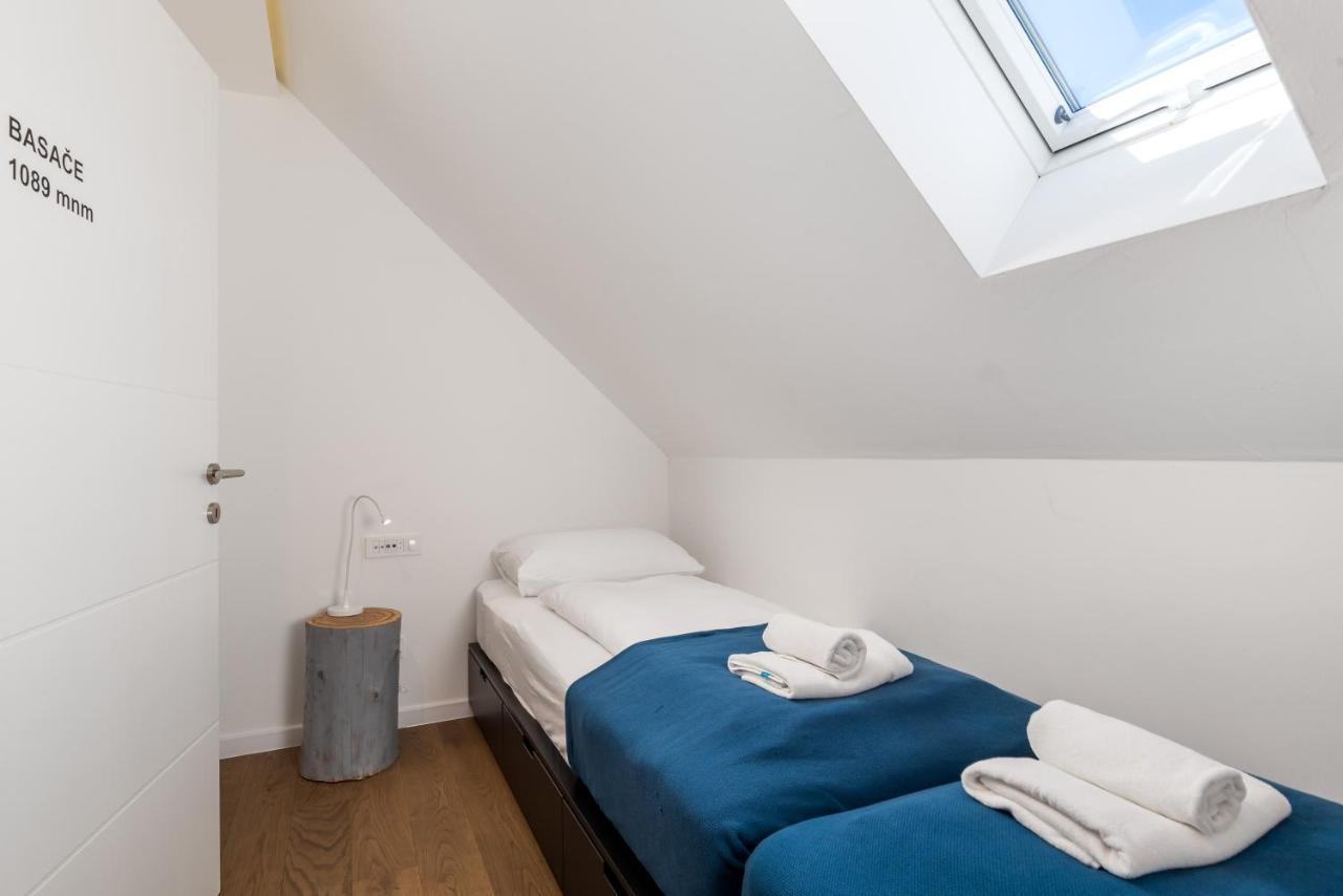 Modern Alpine Monsalbius Chalet Baske Ostarije Eksteriør billede