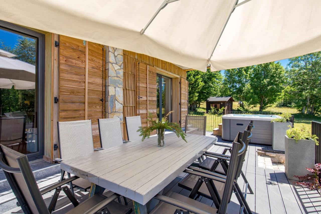 Modern Alpine Monsalbius Chalet Baske Ostarije Eksteriør billede